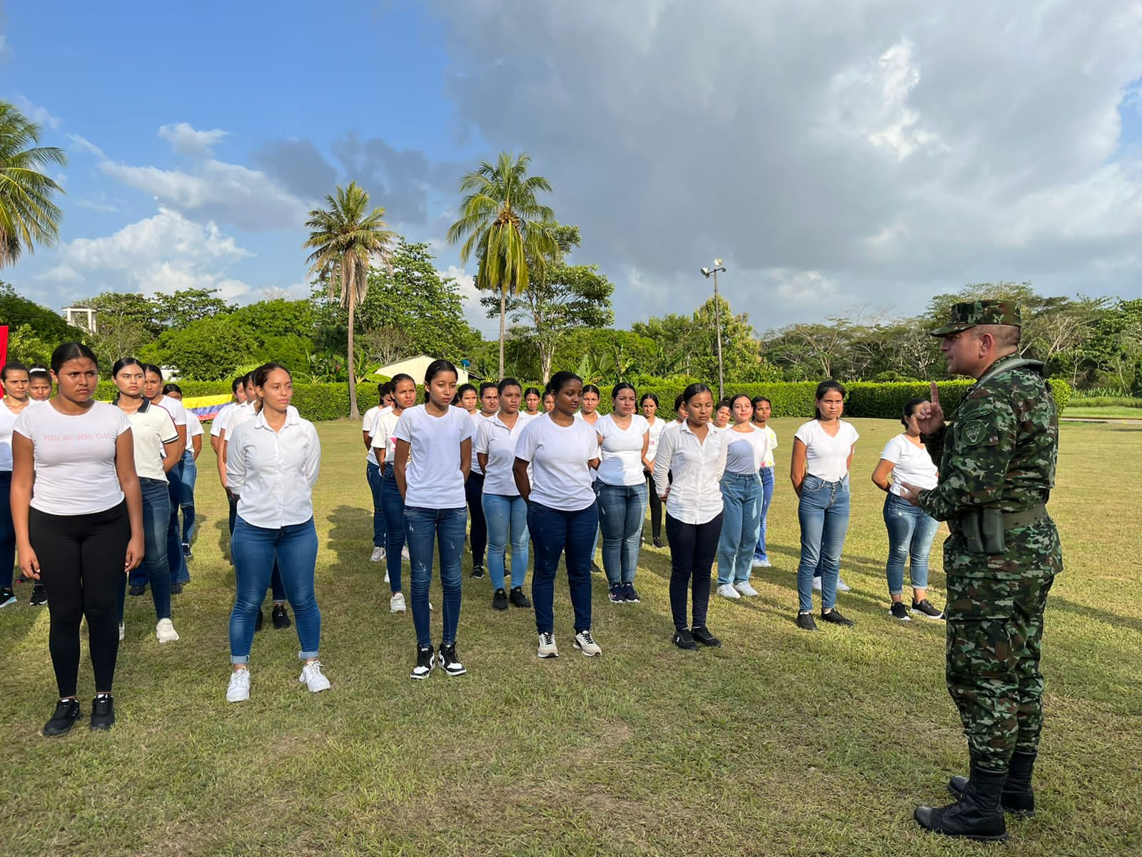 Mujeres Vuelven A Prestar El Servicio Militar En Colombia Luego De 30