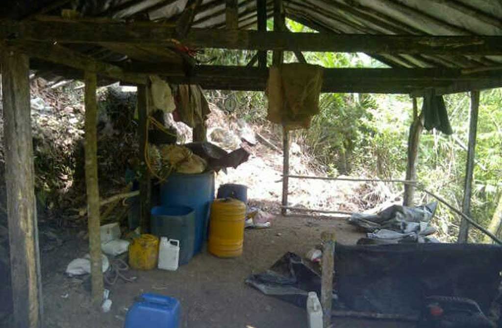 Ejercito Nacional, destruye laboratorio de base de coca del frente 18 de las Farc en Antioquia.