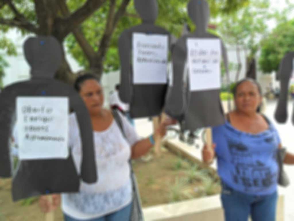 Familiares de las victimas conmemoran su día.