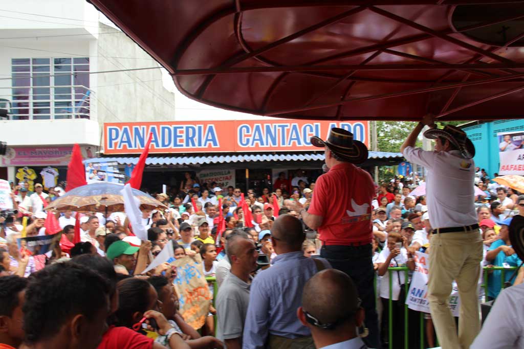 Congresistas y familia de Juan Manuel Santos, respaldan la campaña releccionistas.