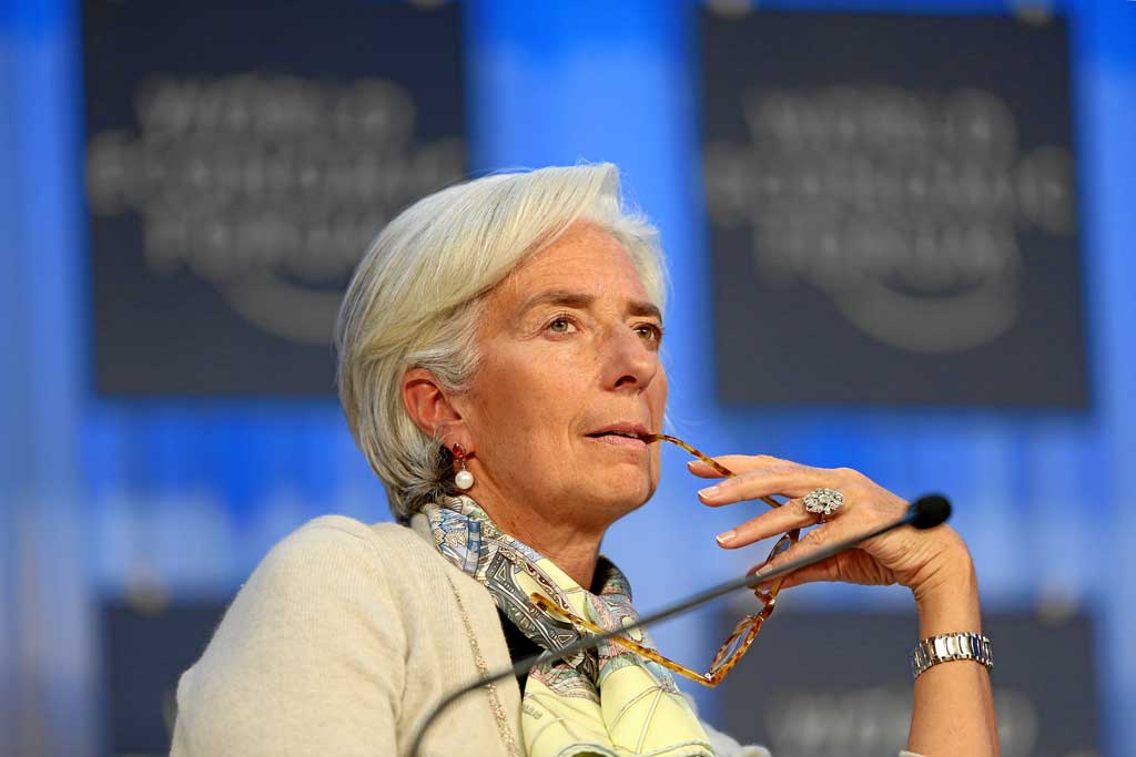 La directora del Fondo Monetario Internacional (FMI), Christine Lagarde, fue imputada por "negligencia" tras haber sido interrogada durante varias horas en relación con una investigación por presunta corrupción, indicaron hoy a Efe fuentes judiciales. La propia Lagarde señaló a medios locales que tiene previsto continuar con sus funciones al frente del FMI.