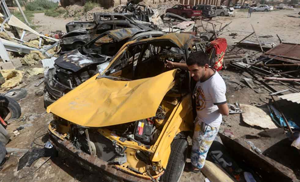Al menos 90 muertos en el atentado suicida en un mercado en Irak