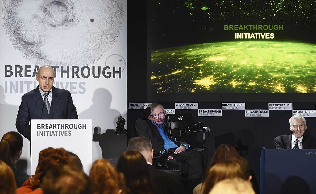 Stephen Hawking lidera proyecto para contactar vida extraterrestre