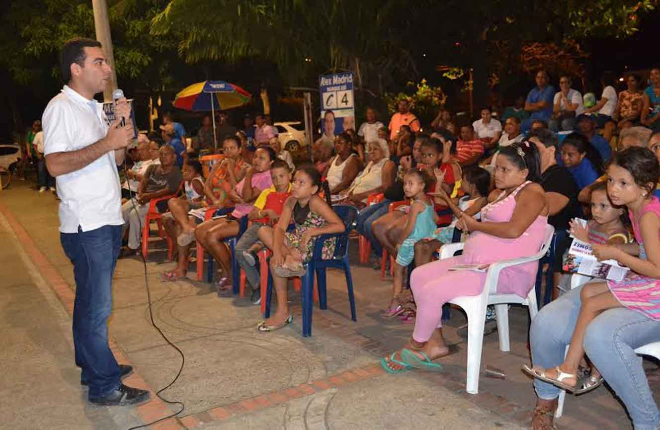 Carlos Gómez recorrió sectores vulnerables de la ciudad