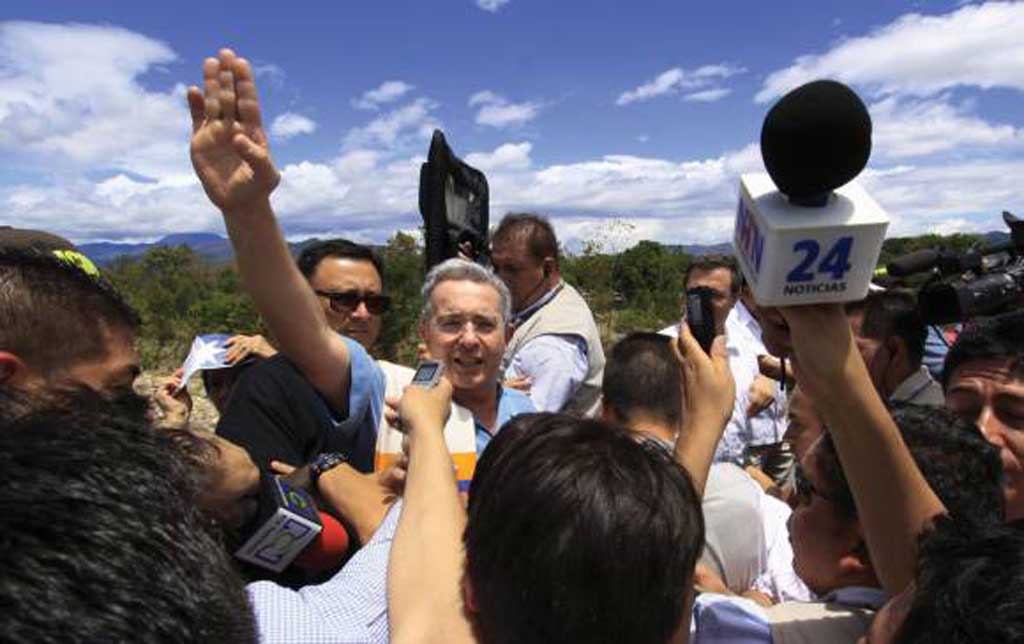 Presencia de Álvaro Uribe generaría tensión en la frontera, dicen autoridades