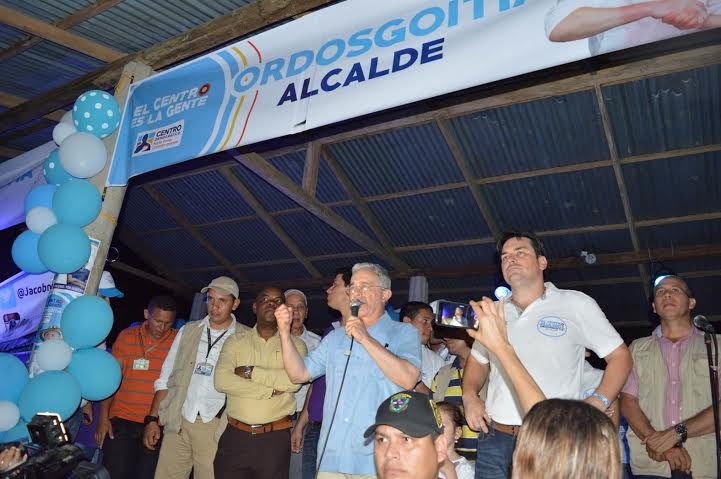 Uribe acompañó recorrido de Carlos Ordosgoitia por sectores vulnerables de Montería