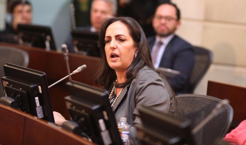 Senadora Cabal propone reducir el número de congresistas - LARAZON.CO