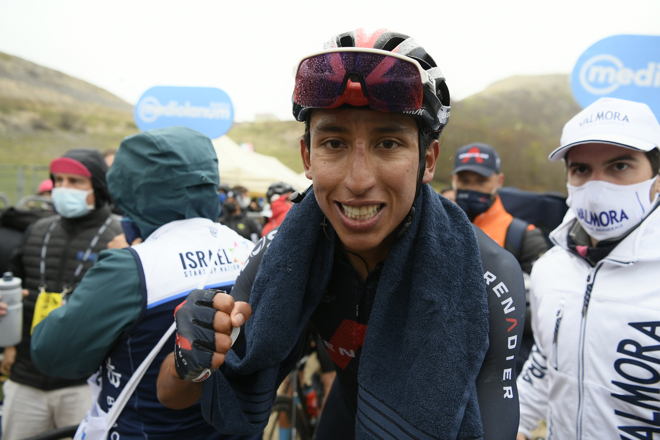 Egan Bernal, nuevo líder del Giro de Italia tras ganar la novena etapa ...