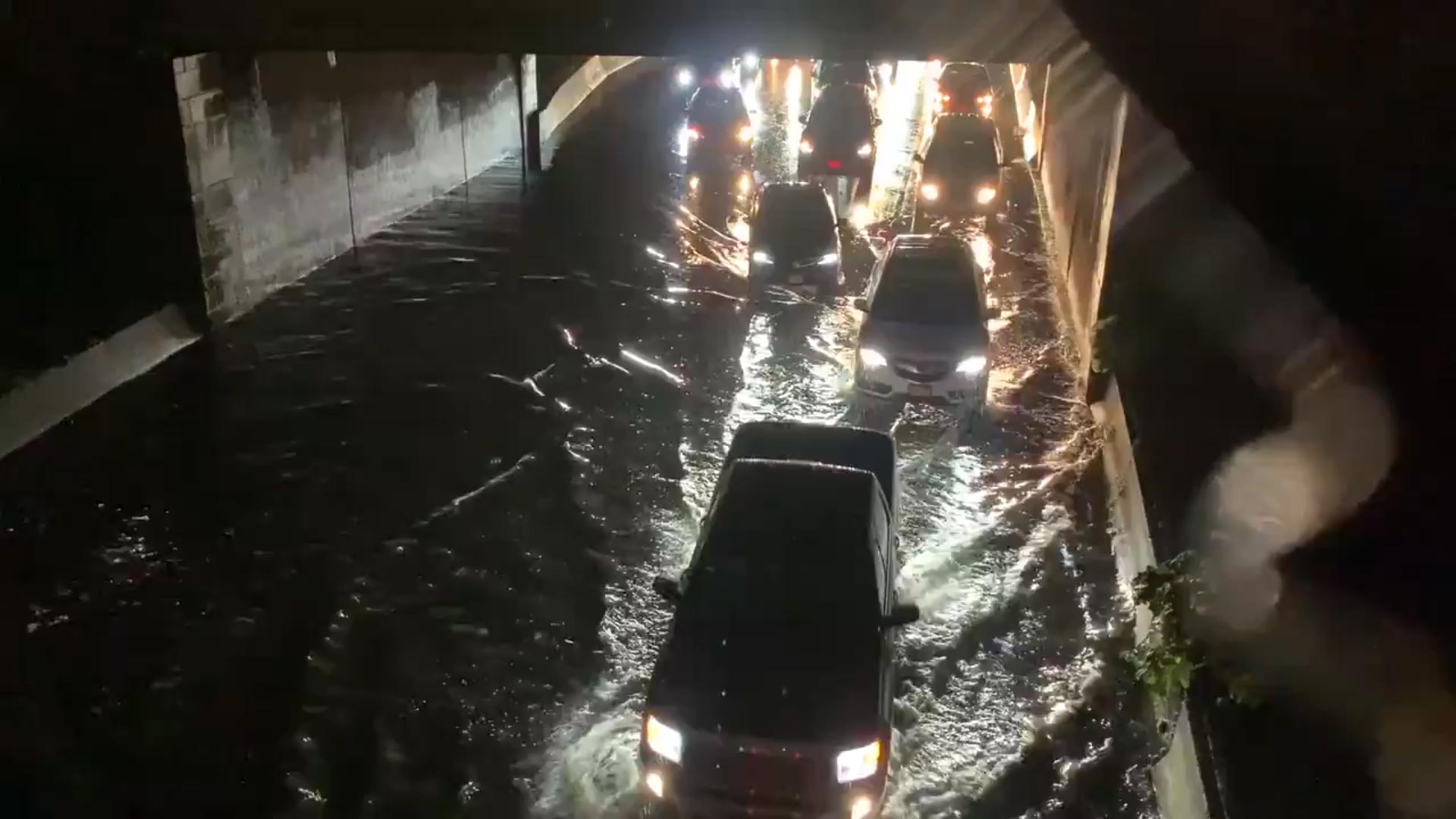 Video fuertes lluvias causan inundaciones en Nueva York