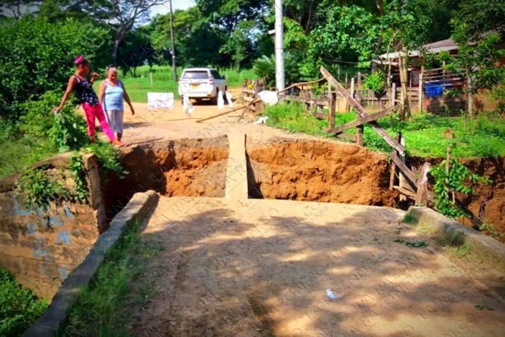 En La Puente están a punto de quedar incomunicados: puente artesanal ...