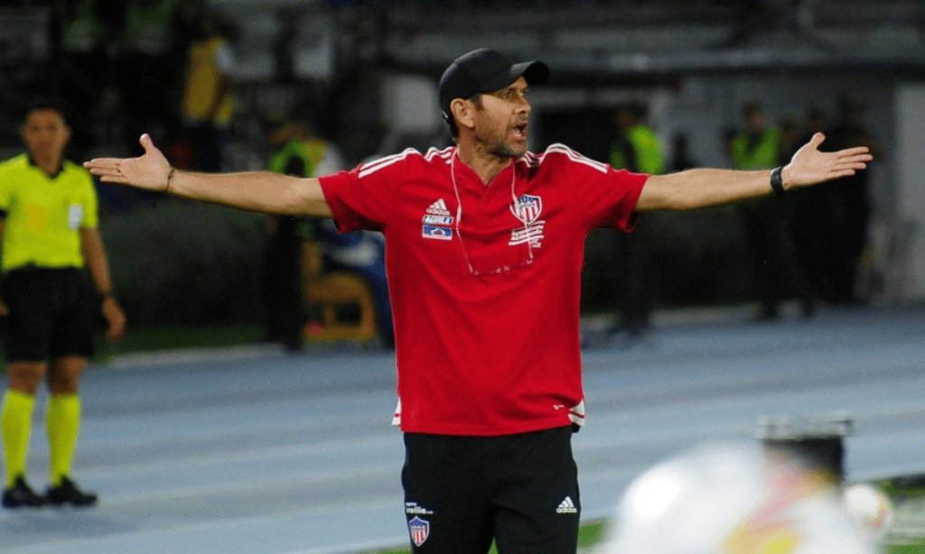 ¿Se va Arturo Reyes? Fuad Char habló sobre el futuro del técnico en ...
