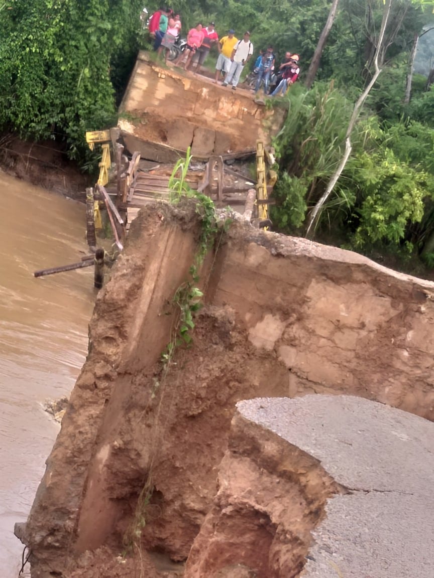 Colapsó De Nuevo El Puente De Palmira Dejando Incomunicadas A Varias Comunidades De Tierralta 3154