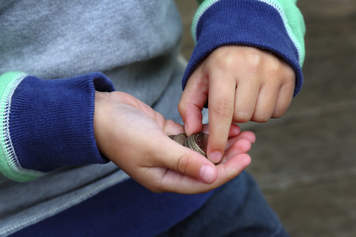 Conductora le salvó la vida a niño que se estaba ahogando con una moneda LARAZON CO