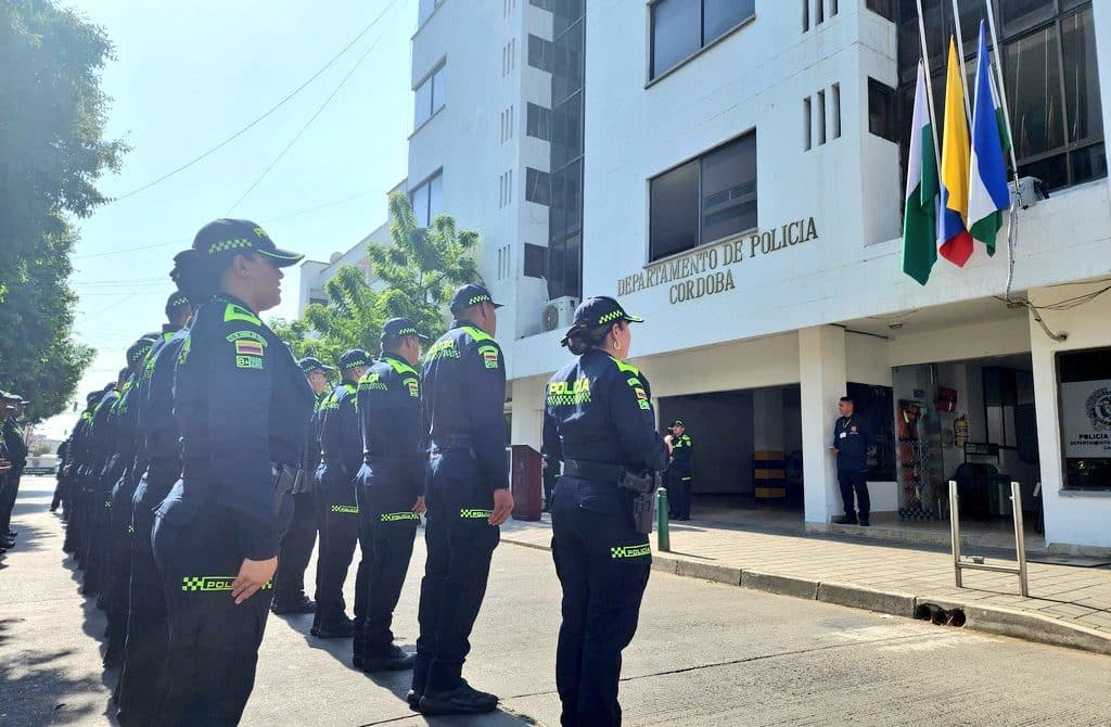 Policía De Córdoba Rinde Homenaje A Cadetes Fallecidos En Atentado Del