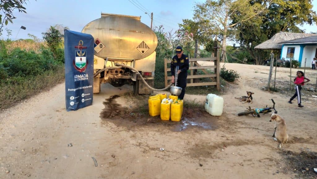 Armada entrega más de 220.000 litros de agua a comunidades afectadas ...