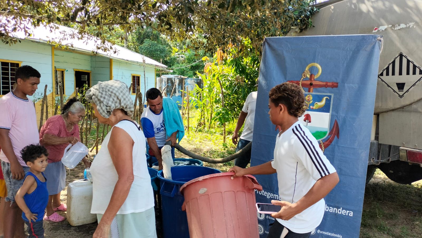 Armada entrega más de 220.000 litros de agua a comunidades afectadas ...