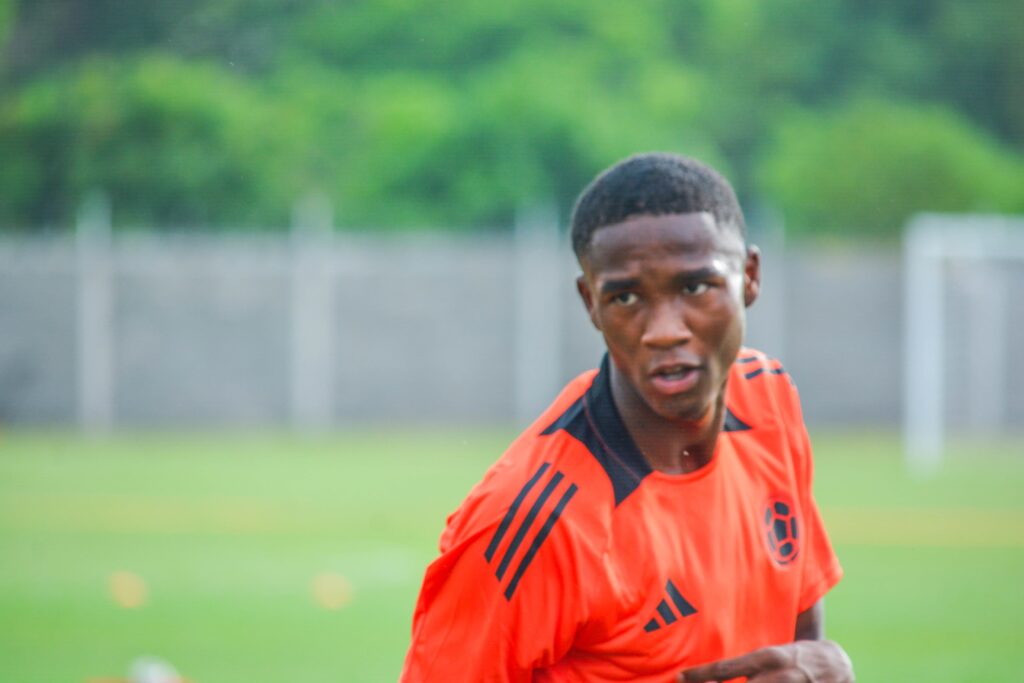 El cordobés Feder Luis Rivas, el bastión de la defensa de Colombia en ...