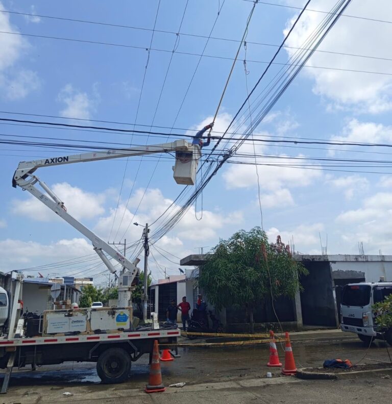 Restablecen energía en barrios inundados: 75% en Vallejo, 45% en El ...